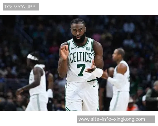 杰伦布朗分析末节崩盘原因强调快节奏与减少失误的重要性 杰伦布朗分析末节崩盘原因强调快节奏与减少失误的重要性