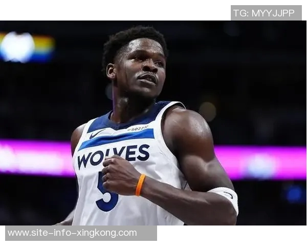 爱德华兹状态低迷18投仅中7得23分并出现5次失误三分球命中率惨淡